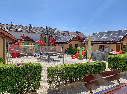 Domki Chomiczówka Łeba z placem zabaw dla dzieci