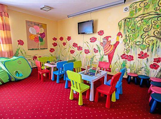 Wewnętrzny piętrowy plac zabaw “FIGLORAJ”